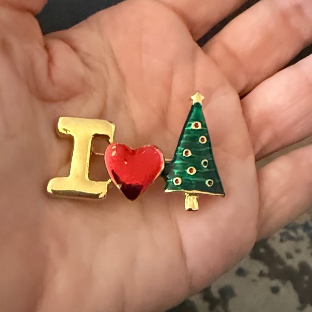 Vintage Enamel I Love Christmas Gold Tone Brooch.